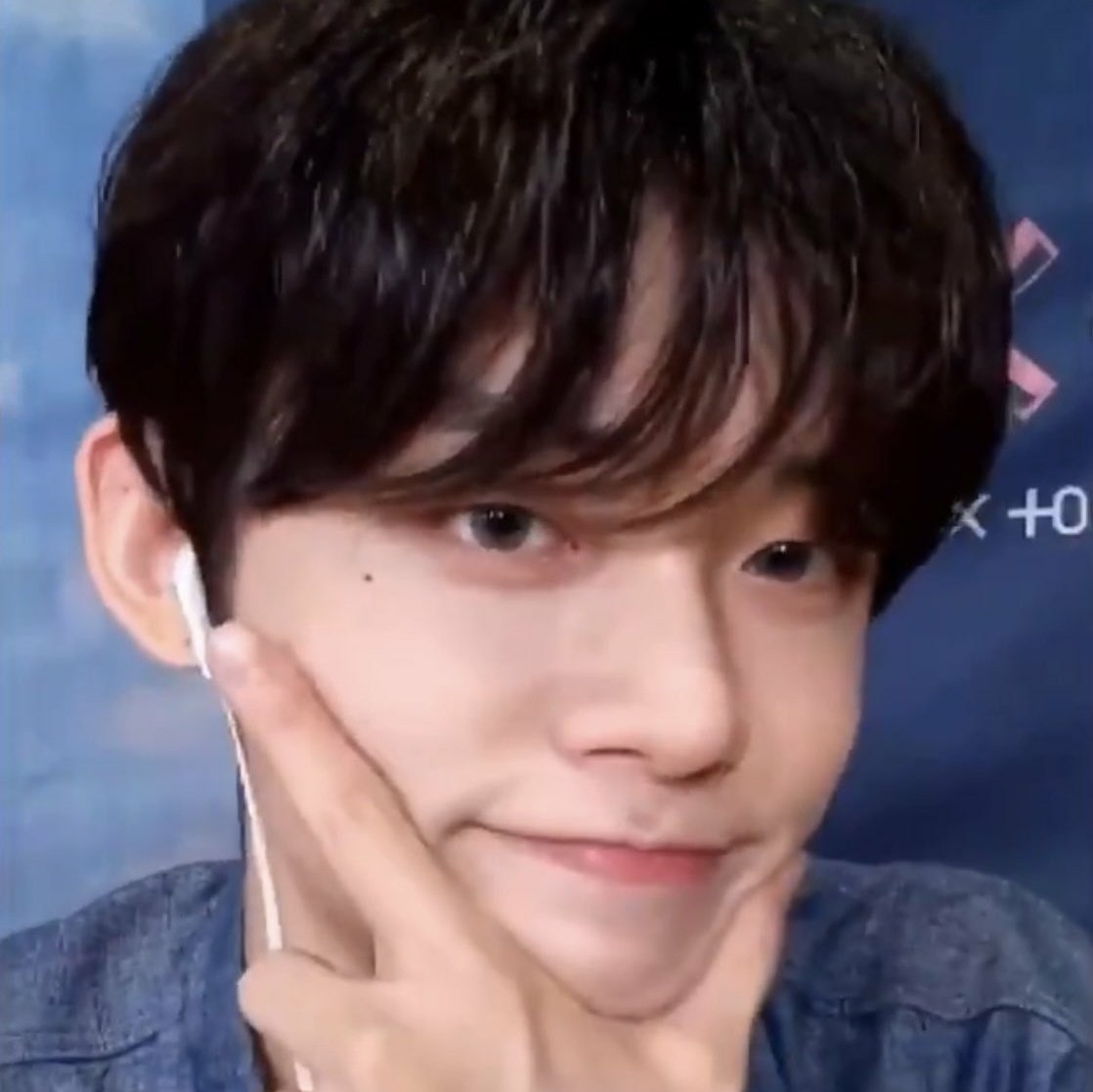 yeonjun and taehyung's pretty mole under their eye <3