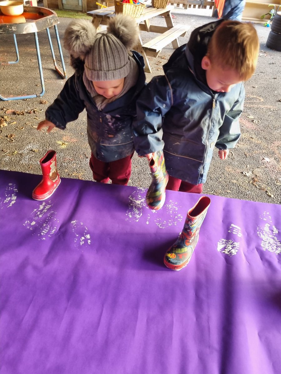 anfieldroadeyfs's tweet photo. #BabyBugs have loved making footprints outside! We have been using the language "big" and "small" and comparing the sizes! https://t.co/AjMMmLHwYS