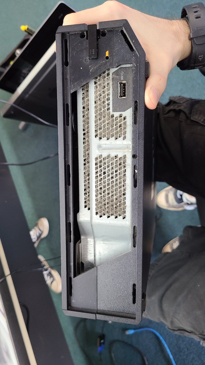 Did you know.....you actual need to clean your PS4 at least every 3-6 months?

Inside the console is a fan that is designed to stop your PS4 from overheating. You need to ensure that dirt and grime do not clog up your fan, which will keep your PS4 working at its optimum.

#ps4 https://t.co/SReg4uQ0pz