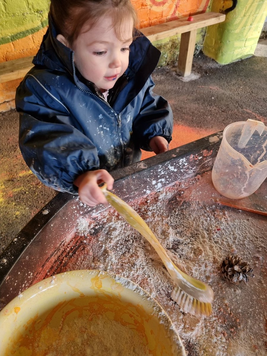 anfieldroadeyfs's tweet photo. Outdoors is our favourite place to be ! #BabyBugs #Thegreatoutdoors https://t.co/T2LeN8RAoH