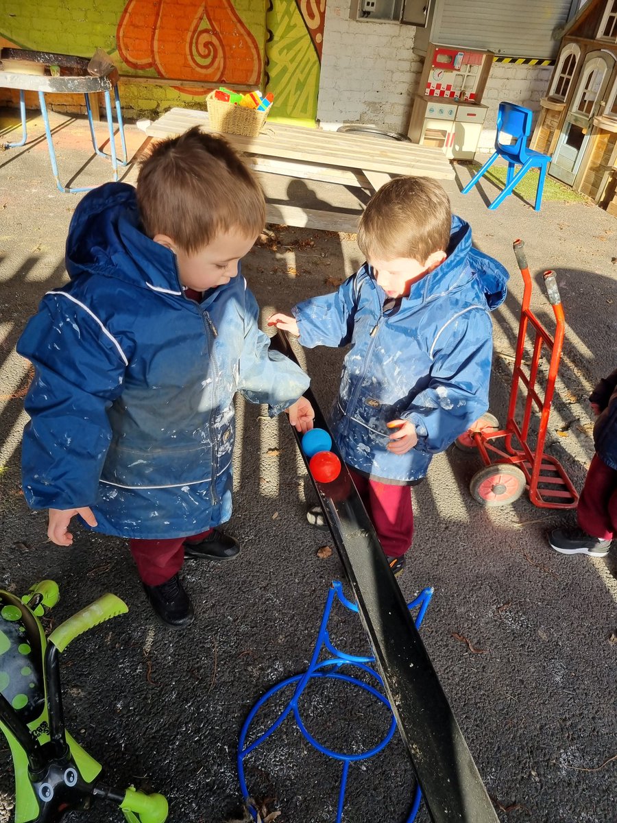 anfieldroadeyfs's tweet photo. Outdoors is our favourite place to be ! #BabyBugs #Thegreatoutdoors https://t.co/T2LeN8RAoH
