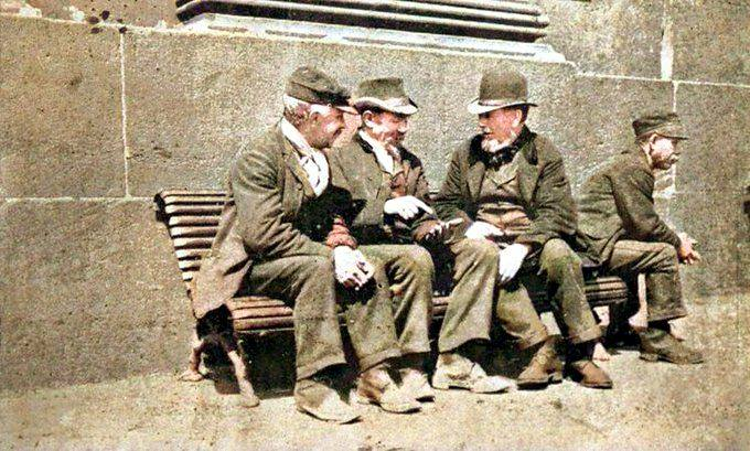 IslaBroadwell's tweet photo. Reminiscing outside the old Liverpool Custom House c1890.  The benches and steps of this long vanished building seemed to have been a popular haunt of dockers and old sailors. https://t.co/hYBsRs2oMs