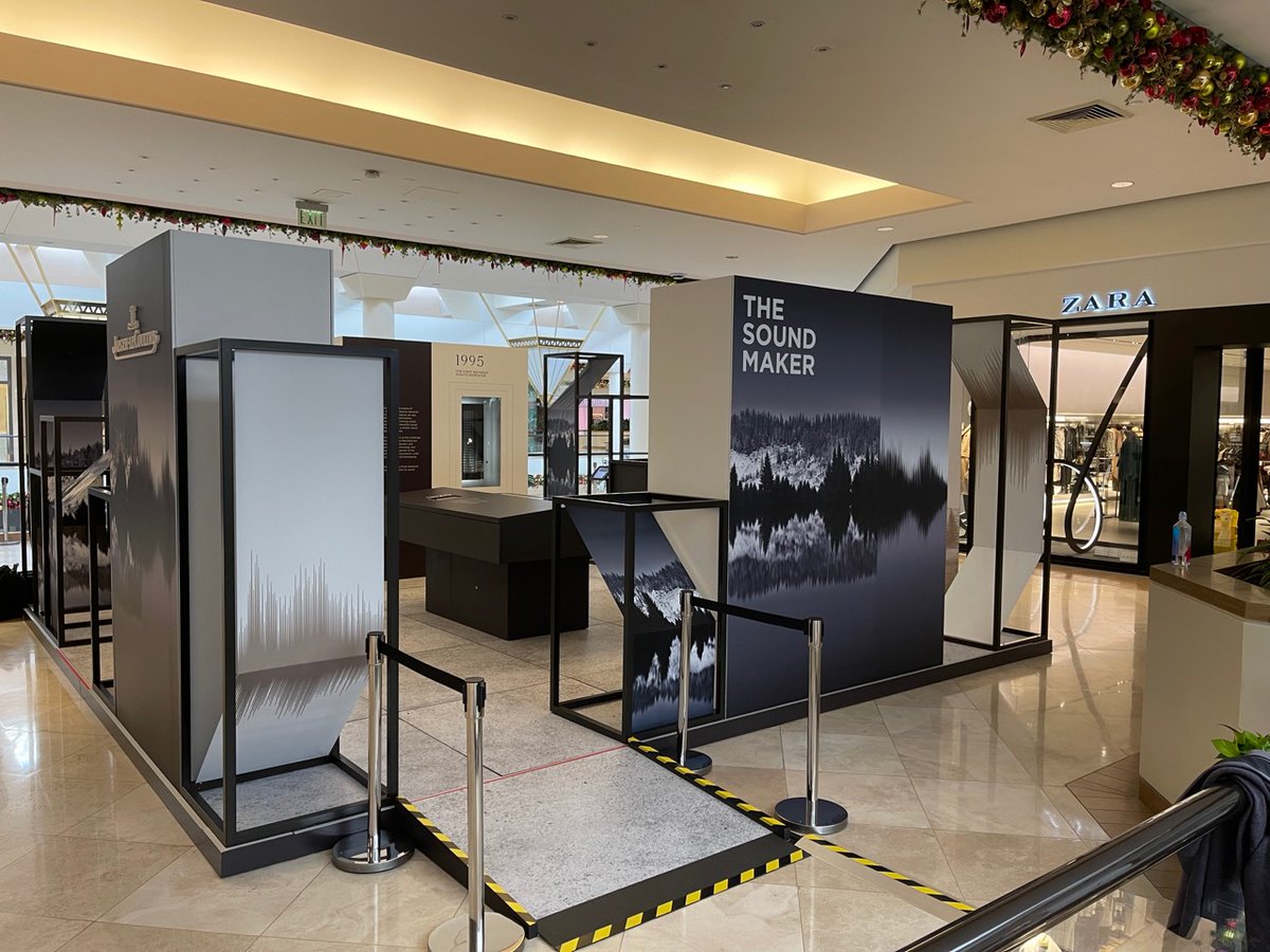 JohnMurrayProd1's tweet photo. JMP built and installed this modern traveling pop-up shop for Jaeger LeCoultre's Sound Maker watch. Retail displays like this have long been in our wheelhouse. How can we help you present your brand in a new and engaging way?  #retail #popup #experientialmarketing #branding https://t.co/dlFqgDftTH