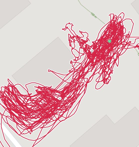 Lunta tuli taas ja hyvä niin. Naapuruston linkoäijät pelastavat maailmaa postimerkkipihoillaan, jotta pakokaasut vain pöllyää. Itse otan omani mieluummin kolalla, tai vaikka lumilapiolla, ja pelastan itseäni. #lumityöt