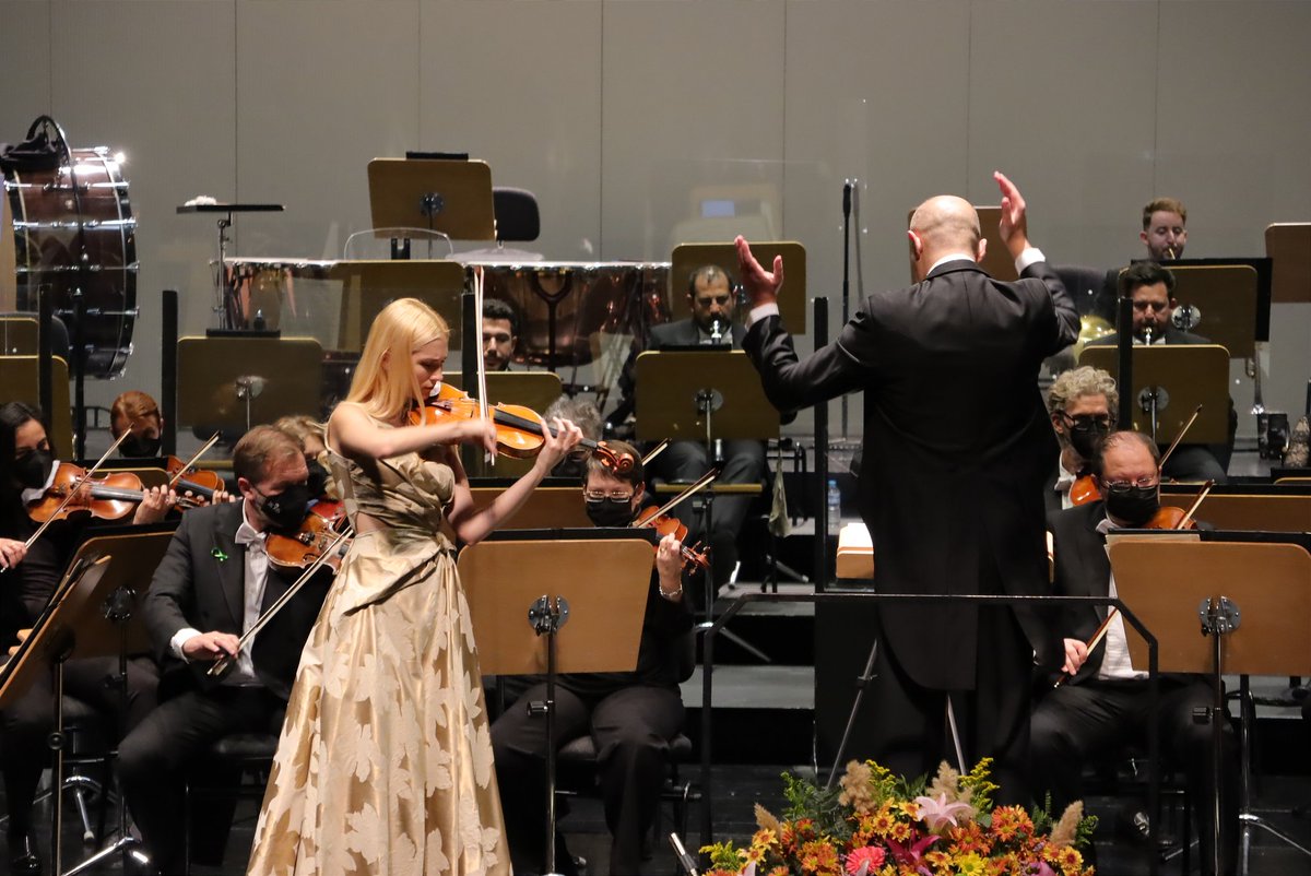 SevillaROS's tweet photo. Sin palabras tras el estreno de Rafael Cañete 👏👏 

🔹Ahora es el turno de @APetryshak que seguro nos emocionará con la música de Ravel y Saint-Saëns bajo la batuta del maestro @giuseppefinzi.

📸 @marinacasanova8 https://t.co/yJUhU3ybbh