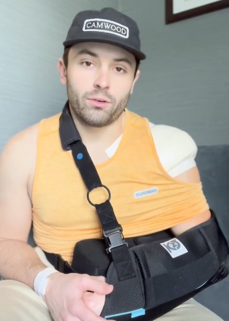 RT @breadreceipt: baker mayfield got surgery to look like a yassified martin shkreli https://t.co/uRiBnuqd5j
