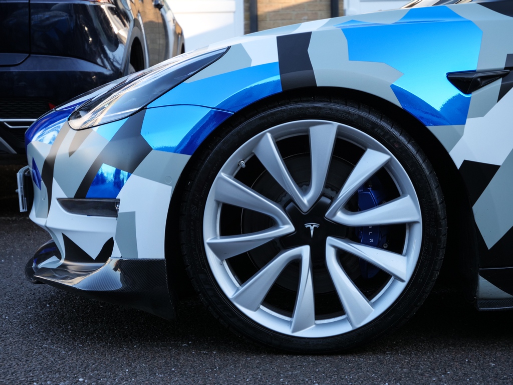 The_Bodycentre's tweet photo. The Digital Camo wrapped Tesla Model 3 we completed in March last year has now had its winter make over  ❄️🥶🧊

We absolutely love it! What do you guys think? 

#teslamodel3 #tesla #wrappedtesla #vinylwrap #digitalcamo #autobodyshop #vehiclecustomisation https://t.co/D4JBntN2Be