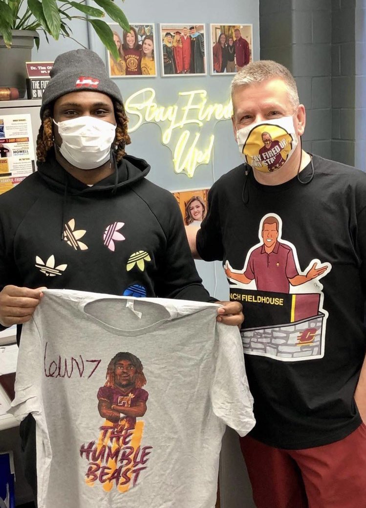 Great to spend some time this afternoon with @LewNichols_ - THE NATION’S LEADING RUSHER! Take a look at his merch at vipsportsmerch.com/collections/le… STAY FIRED UP! 🔥👆