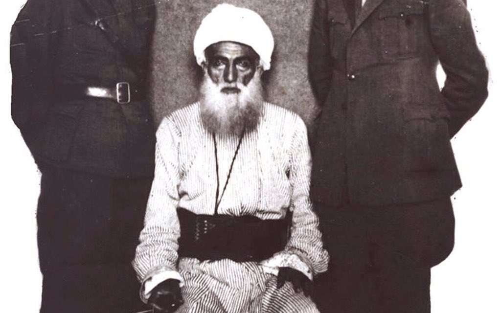 argesizm's tweet photo. Şeyh Said ve 46 arkadaşının infaz sahnesini Fransız ve İngiliz gazetelerine Haber yapan Lord Kinross'tan aktaralım:" çoğu cesaretli bir şekilde öldü. Sonuna kadar istifini bozmadı. Sehpaya çıkarken mahkeme başkanına gülümseyerek 'Senden hoşlandım' dedi 'Ama kıyamet gününde… https://t.co/kmMbz5X1uQ