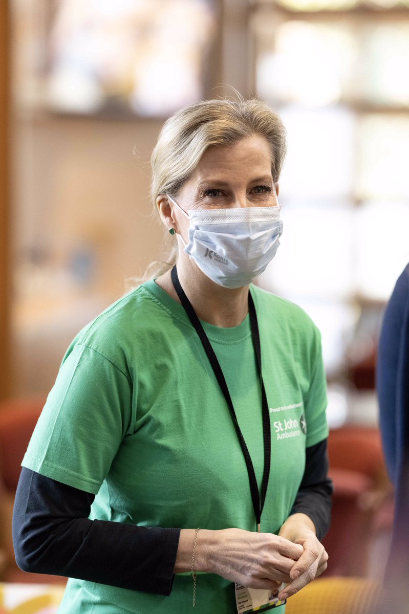 replicateroyals's tweet photo. The Countess of Wessex wore green malachite earrings from @Gemondo today, for @stjohnambulance vaccination centre volunteering - on her birthday, no less! 

They cost £55 -https://t.co/tPDsR36Xmi

📸 @RoyalFamily https://t.co/lQlz6UdUiE