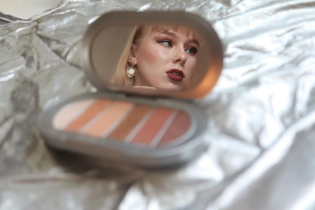 rembeauty's tweet photo. intergalactic glam 🔭☁️ those #midnightshadows never looked so good! shop the look exclusively at https://t.co/TWT6w7bYup 🛒

(ig: feliciafleur) https://t.co/9GkiLI0vnZ