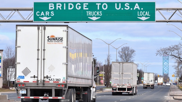 CTVNews's tweet photo. Trucker vaccine mandate confusion left industry scrambling, some drivers quarantining https://t.co/DQvk57QKKE https://t.co/XmWRPpRuog