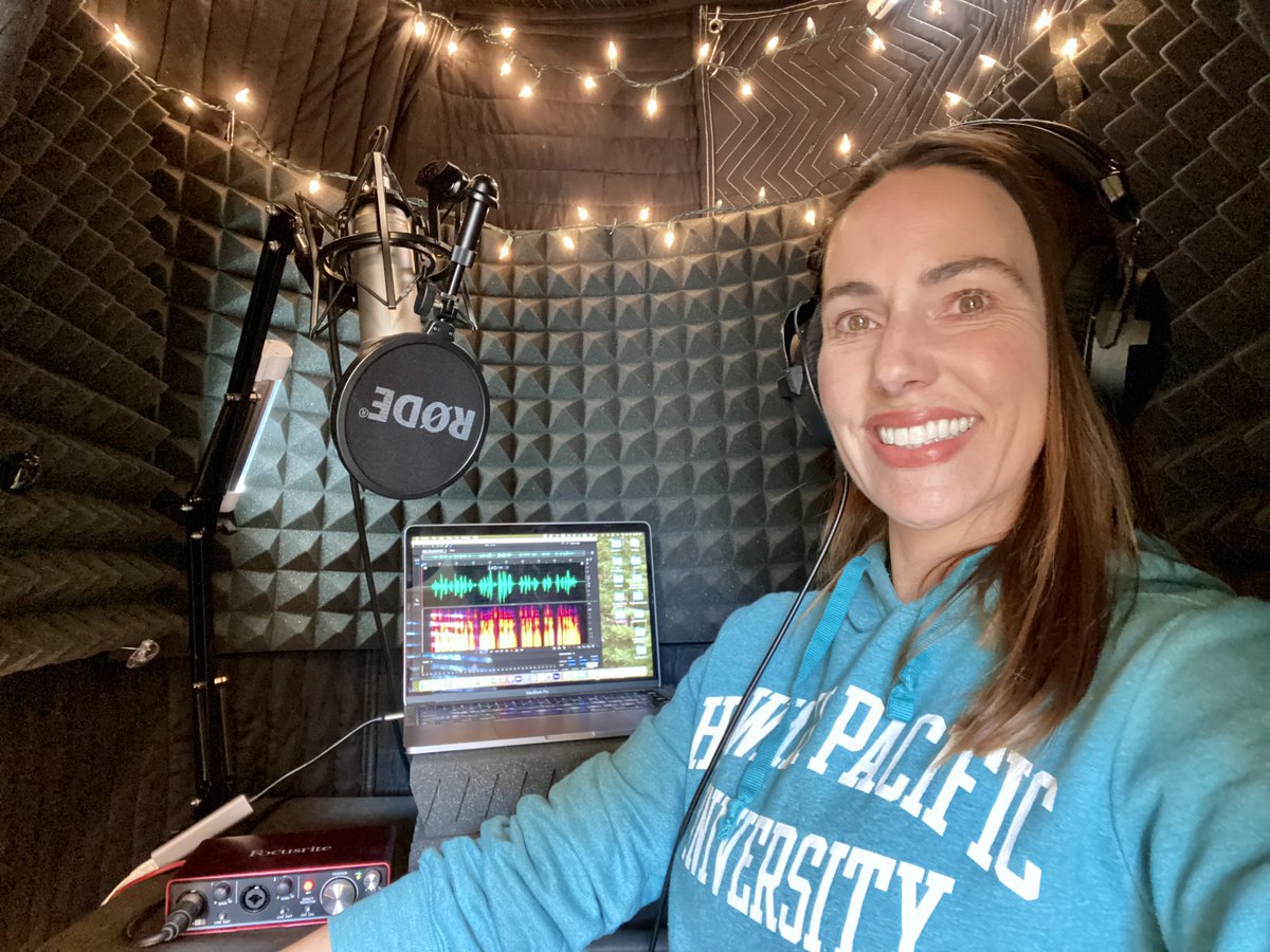 Having a hard time letting go of the Christmas lights. I know it's almost February ... but can’t it be the holidays year-round in the audio booth?

#vo #voiceover #voartist #voactor #inthebooth #recording #studiotime #audio #christmas