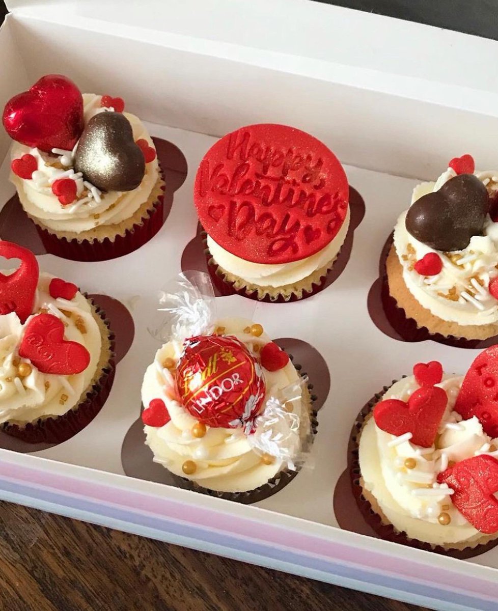 tyes_xo's tweet photo. tyestreats valentines collection is out now 🌹 DM to order any of these tasty treats xxx https://t.co/Xzr0JMxcAK