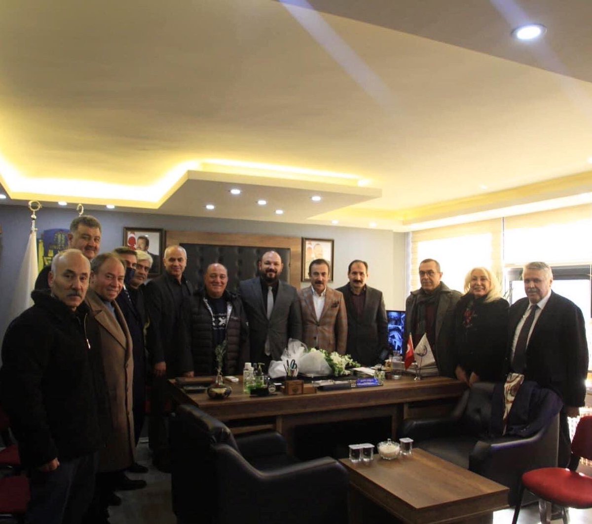 AHİD Genel Başkanımız Sn Hilmi YAMAN ve Yönetim Kurulu Üyeleri Ziyaretimize Gelerek Bizleri Mutlu Ettiler Hayırlı Olsun Dileklerınden  Dolayı Kendilerine çok Teşekkür Ederim.
