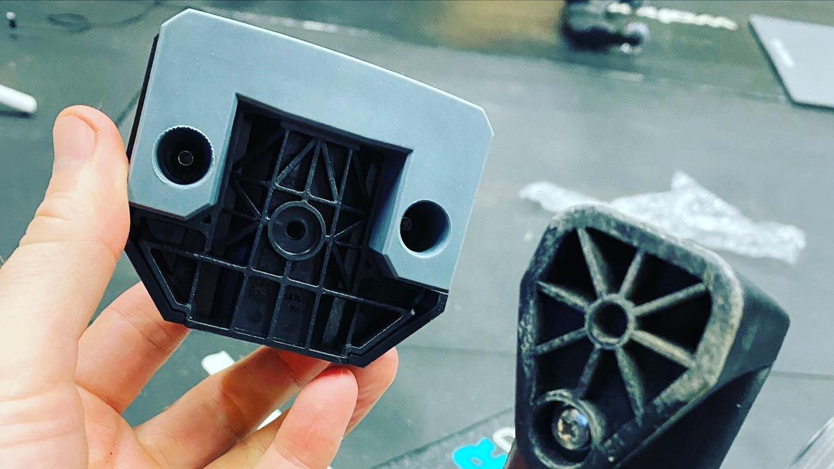 BloomingtonCycl's tweet photo. New KICKR trainers come with Axis feet to allow more side to side movements… &amp; now owners of Gen 1-3 of the KICKRs can buy this upgrade kit to add more side to side swagger on their indoor rides.

Shop employee @the_tiki shows us the quick steps (10 mins-ish to install). https://t.co/sR6AvsKPaM