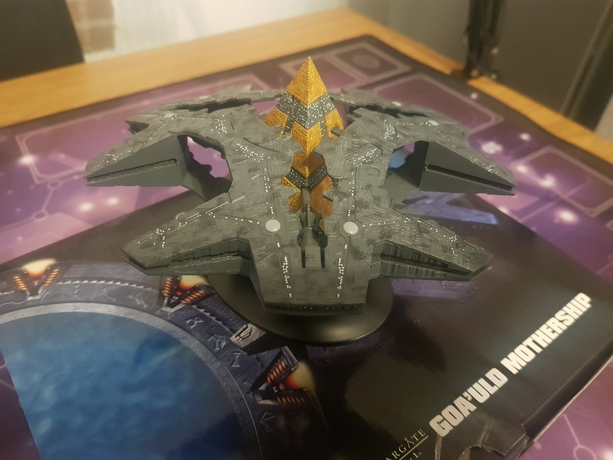 _CorporalHicks's tweet photo. I have a bit of a love/hate relationship with Eaglemoss so I'm selective with what I get. And they knocked it out the park with this #GoauldMothership from their #Stargate line! Really impressed! #Hatak #StargateNow https://t.co/ZROOxDHSEk