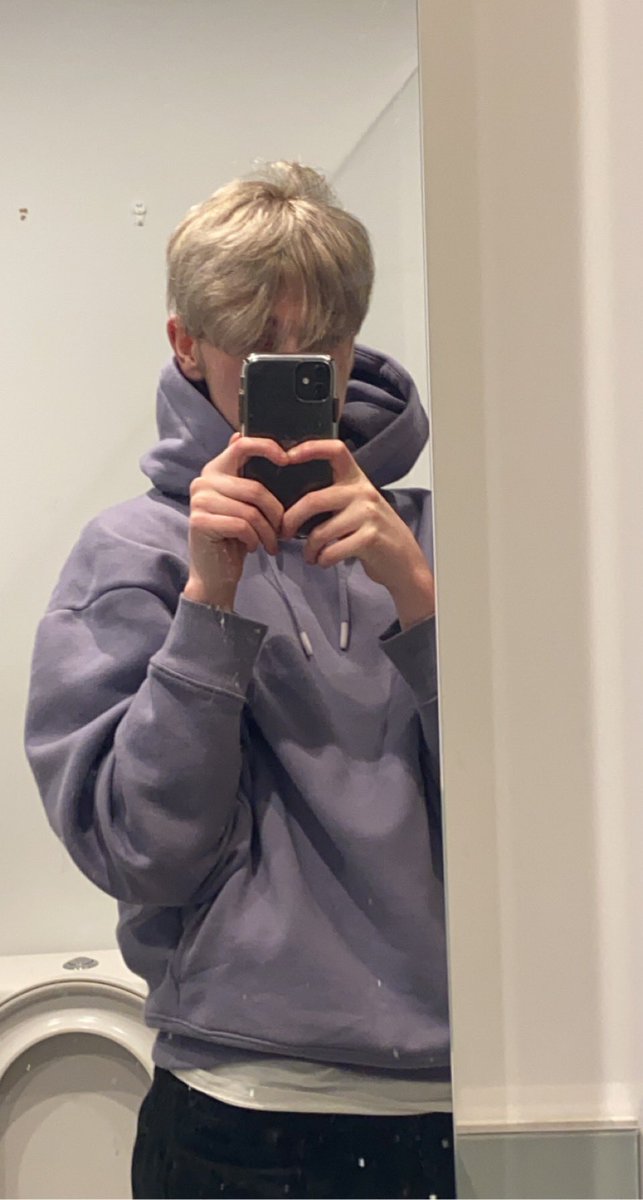 FemboyAlek's tweet photo. hair dye:) https://t.co/FH2Fd0mTVp