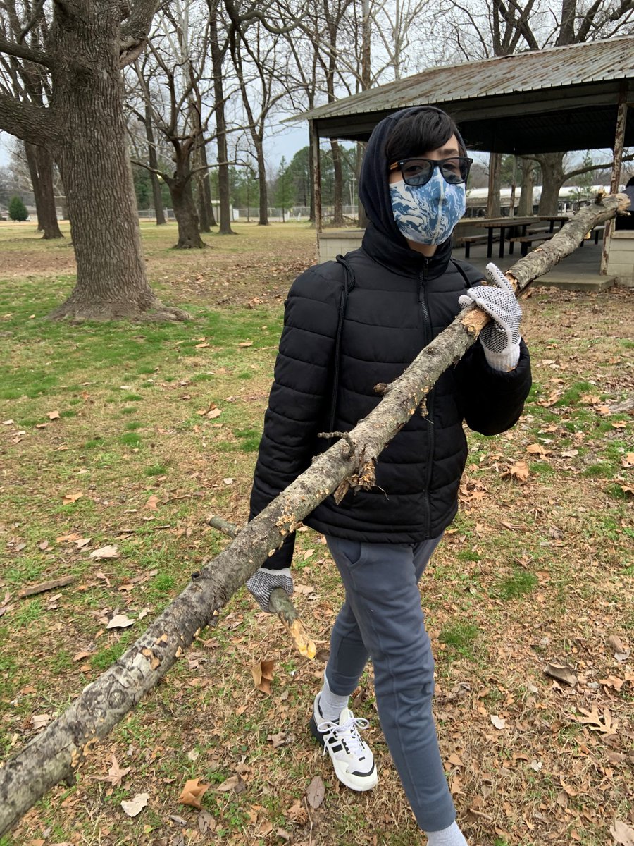 MEM_Beautiful's tweet image. More photos from #MLKDaysofService cleanups! Hardworking volunteers from HUG Park Friends and @BRIDGESUSA picked up litter in Gooch Park! #carelikeking