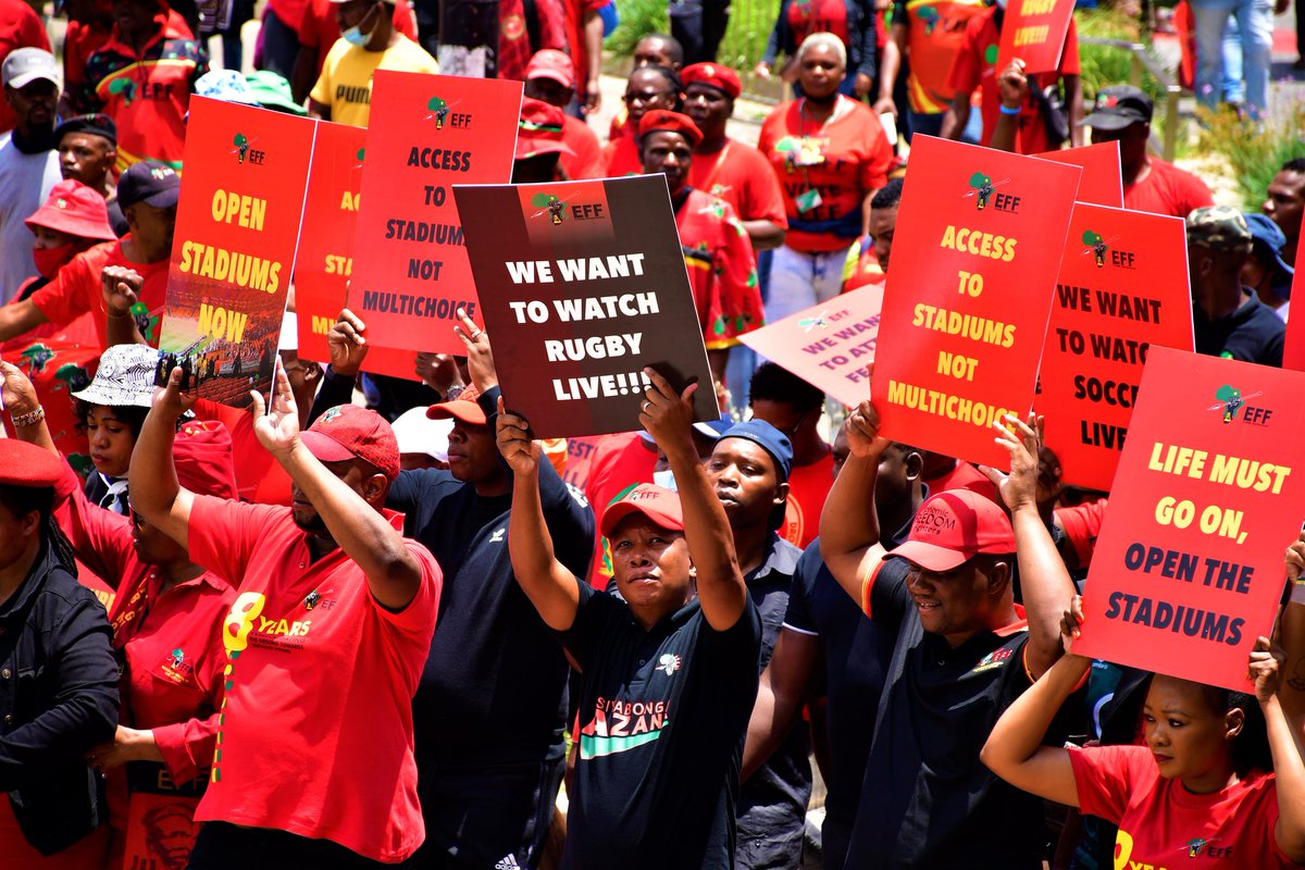 EFF_Capricorn's tweet photo. [IN CASE YOU MISSED IT] The leadership of EFF leading the March to demand the stadiums be open. The Commander In Chief @Julius_S_Malema leading from the front together with DP @FloydShivambu

Life must go on! #EFFSPortsArtsAndCulturePicket https://t.co/3gvI2287qF