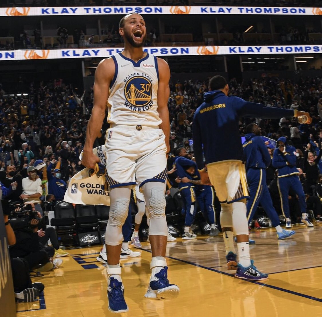 TailBoneSteph's tweet photo. DOUBLE VOTE DAY! Voting ends on Saturday!! 

#StephenCurry 🌟 #NBAAllStar

ONE Retweet = TWO Votes. https://t.co/sCCFEPzwgt