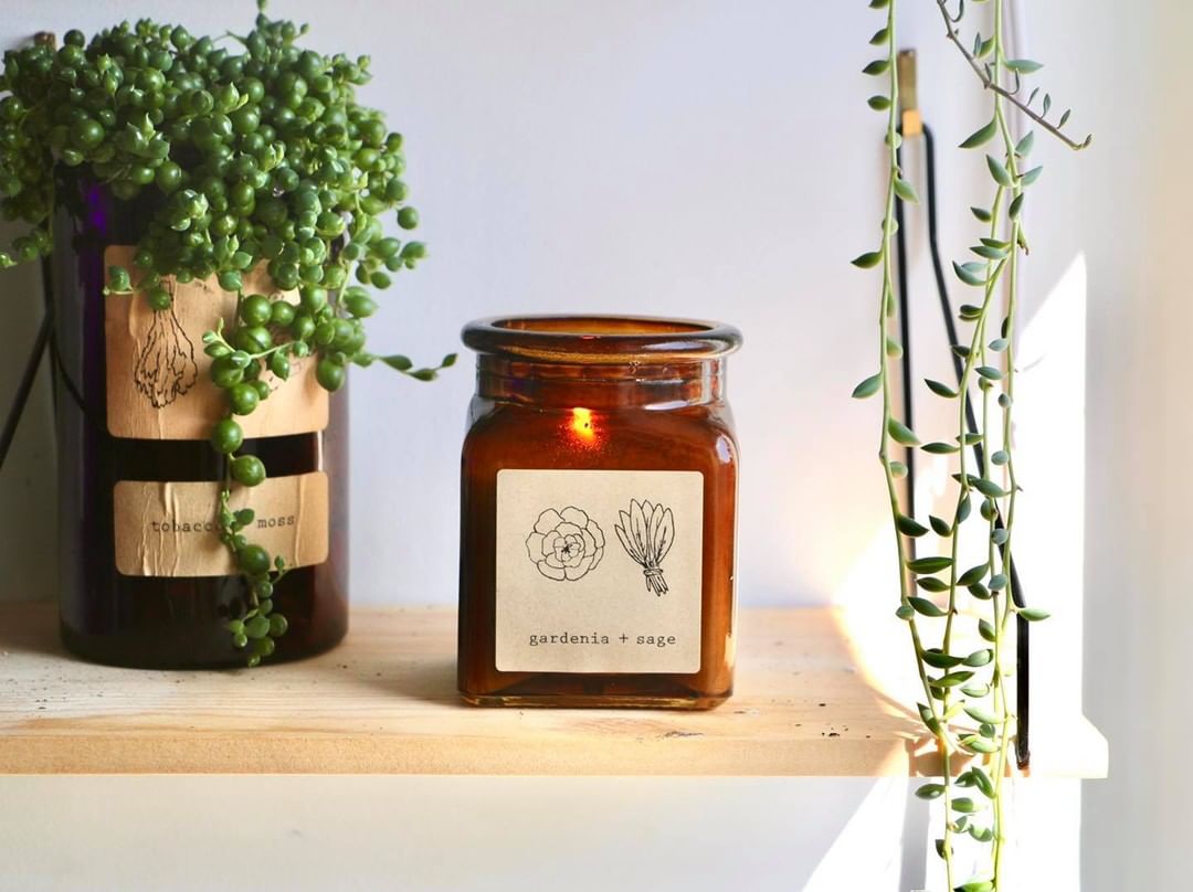 GlassnowCo's tweet photo. Square Glass Jar | 8.5 oz 

These gorgeous dark amber jars are sure to add warmth to your candle collection.☀ Choose between frosted and transparent jars to find the perfect match for your candles! 

📸: Moonrise Candle Co. https://t.co/LwAfjZev2m