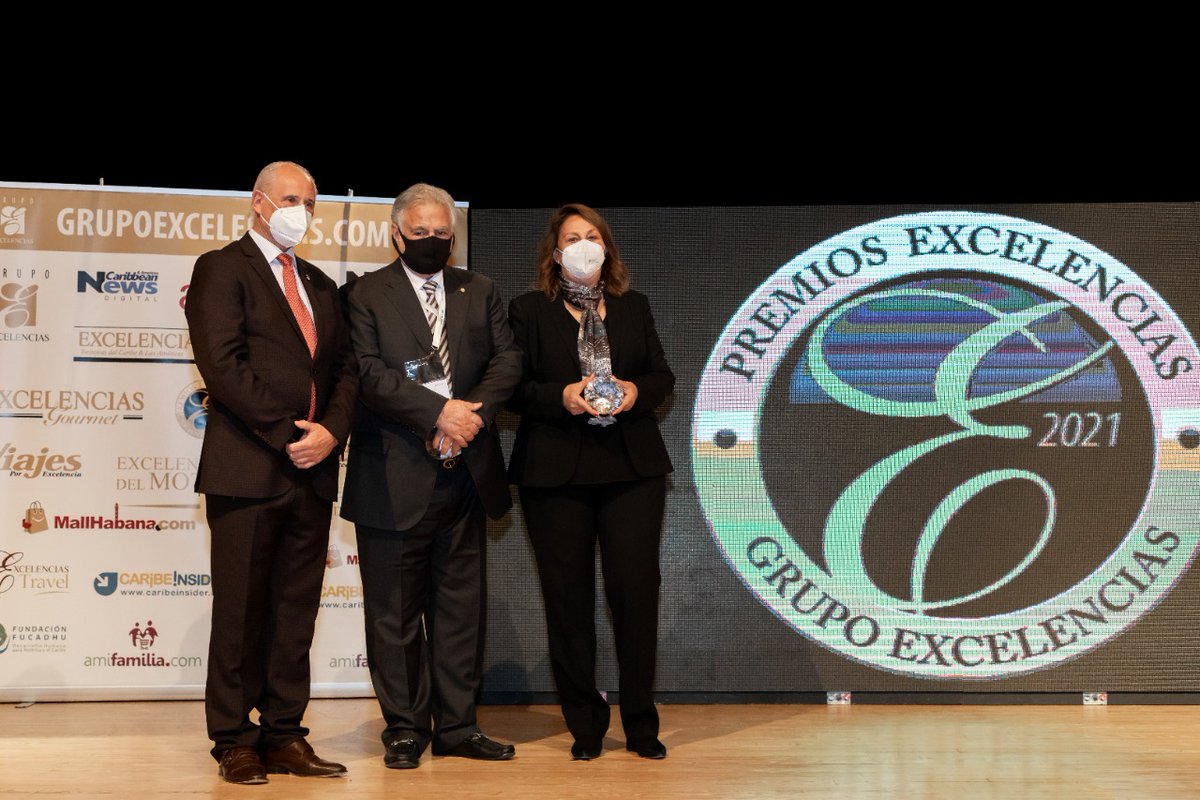 SECTUR_TAM's tweet photo. Dentro de la #FITUR2022, #Tamaulipas recibió por tercer año consecutivo el premio “Excelencias Turísticas”.
Galardonando el proyecto “Comercialización 360°, reactivación del turismo de Tamaulipas a través de la tecnología”, mediante la aplicación Compra Tam.
#OrgulloTamaulipeco https://t.co/Sbe60bDpDA