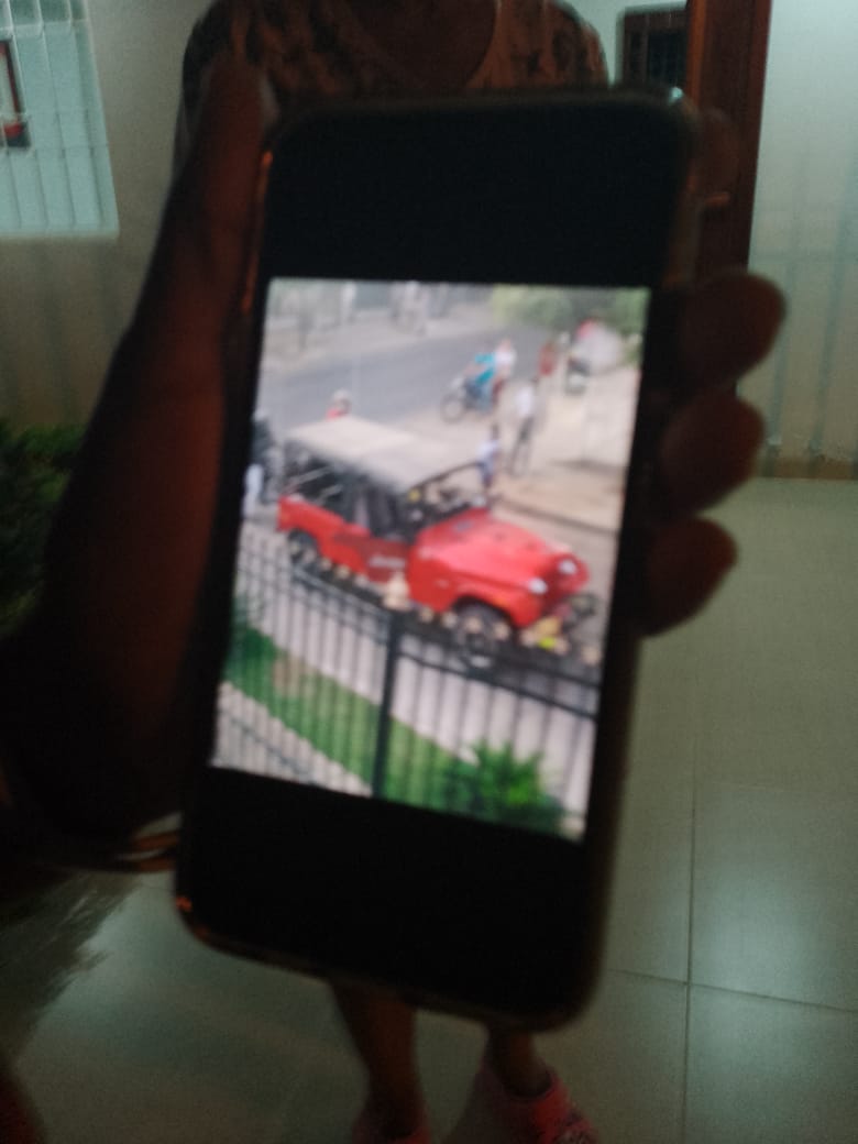 EVERCONDE07's tweet photo. Ayúdeme a localizar este carro se llevó por delante a mi sobrino y no le importo y se fugó el muchacho tiene fractura pierna y brazo @El_Pilon  @TuValledupar  @PoliciaColombia valledupar https://t.co/PBVIozQs3I