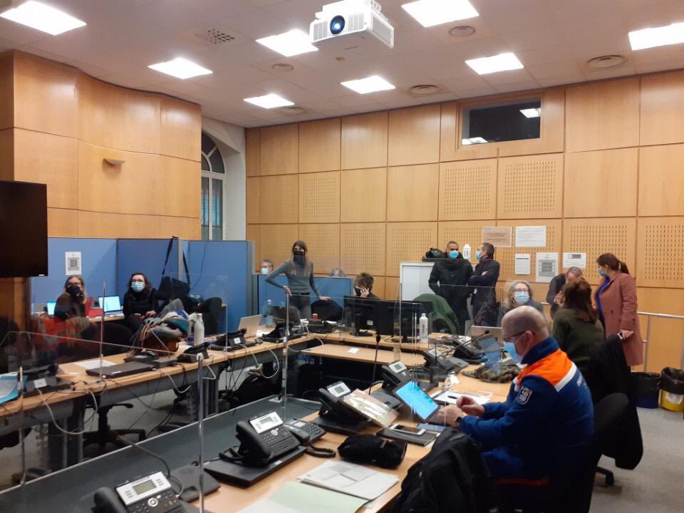 nicolas_nordman's tweet image. #UneNuitQuiCompte | Visite du QG Central de la #NuitdelaSolidarité. Coordination, logistique, mobilisation d’urgence... 

Merci aux équipes mobilisées et à nos partenaires indispensables : @RATPgroup @Prefet75_IDF @SamusocialParis @PCParisSeine  @prefpolice