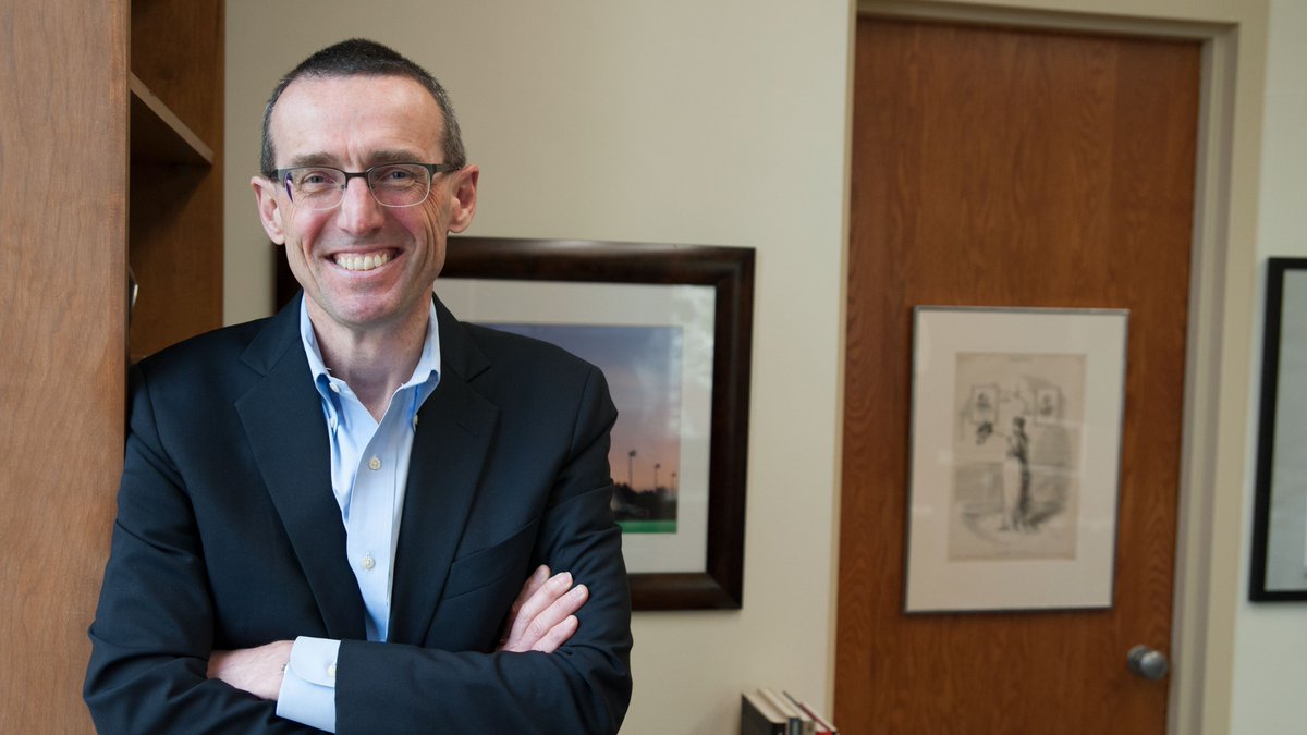 Congratulations to @AlasdairRoberts, director and professor of <a href="/UMassPolicy/">UMass Public Policy</a>, on winning the prestigious Fred Riggs Award for Lifetime Achievement in International and Comparative Public Administration! bit.ly/33vvKY8