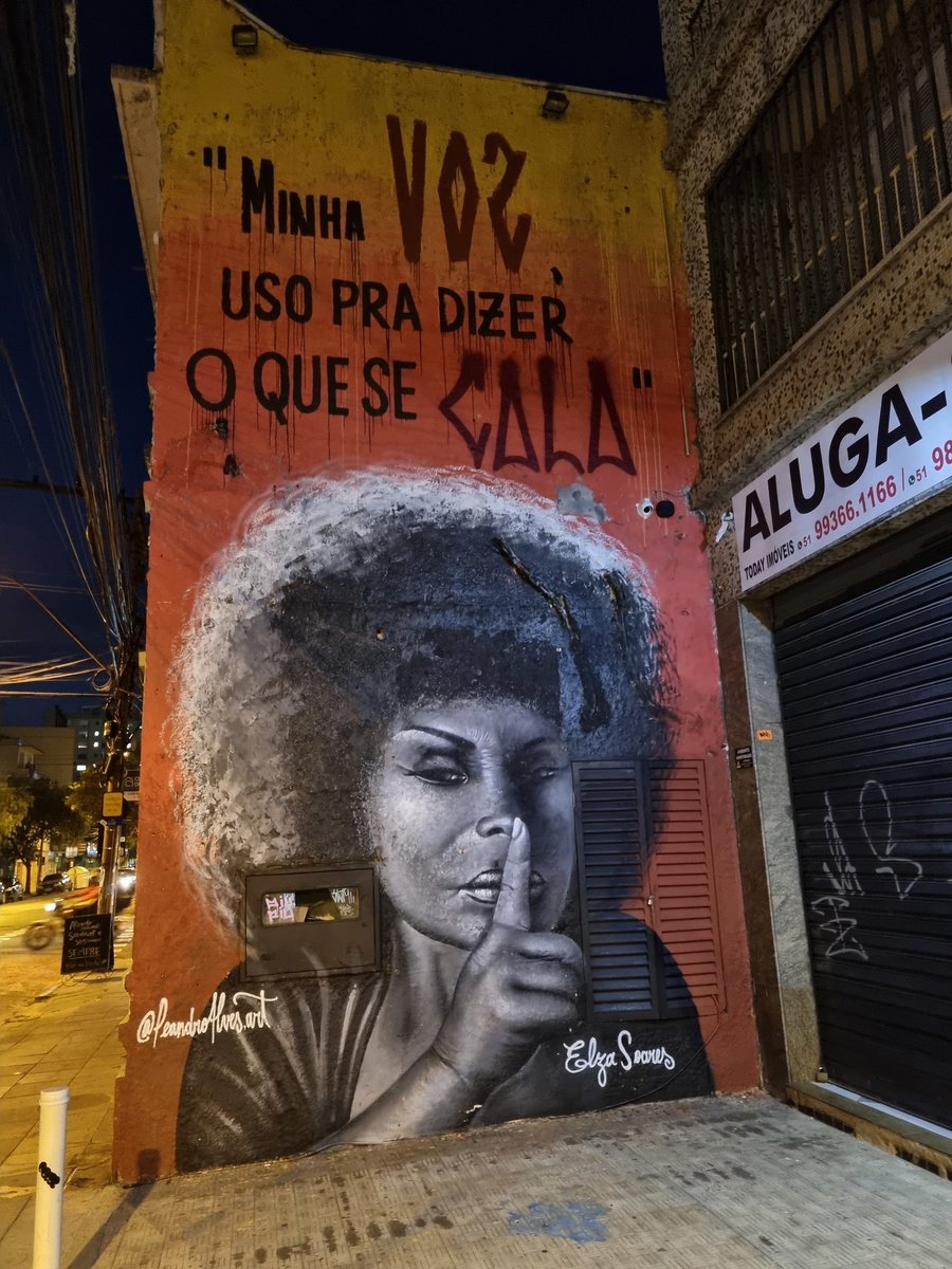 Tirei essa foto neste final de semana e esperava a hora para postá-la.
Não queria que tivesse sido in memoriam desse grande ícone...
Descanse em paz, diva absoluta.