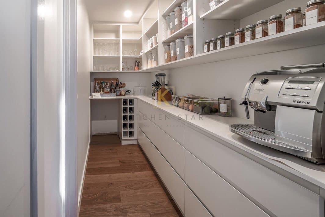 Kitchen_Star's tweet photo. Custom made flat panel contemporary kitchen with hidden pantry, quartz counter top, backsplash and waterfall on the island! #homereno #homerenovation #quartzcountertops #homesweethome #home #custommade #custom #homedecor #homemade #kitchen #customkitchen #kitchendesign #quartz https://t.co/1mCn6tzQaP