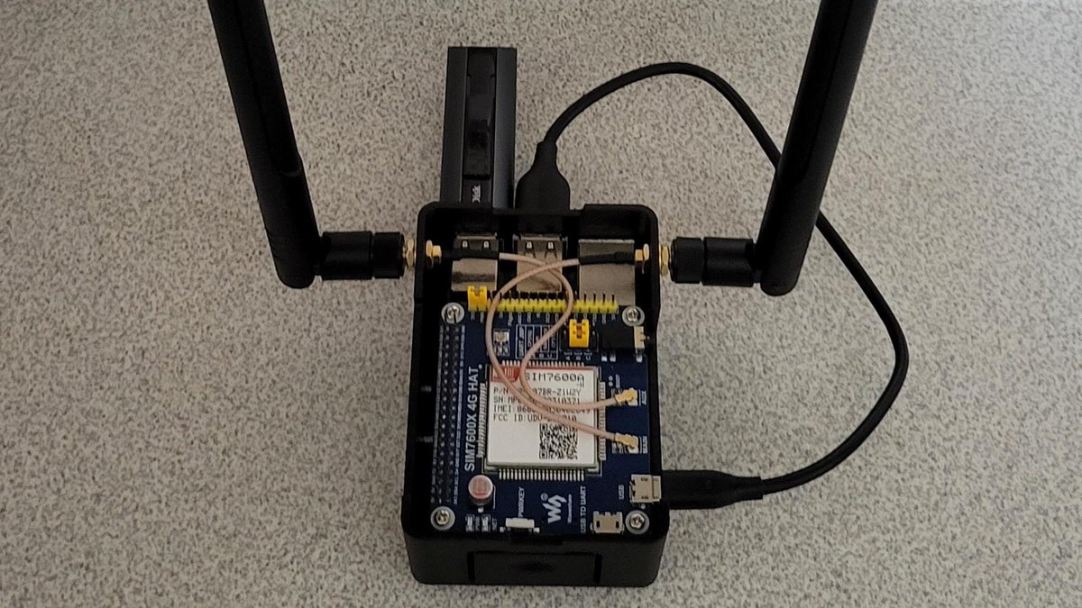 Hacksterio's tweet photo. This compact, @Raspberry_Pi-powered "vanlife" gadget combines LTE cellular, Wi-Fi hotspot, and 1TB NAS: https://t.co/b7y9qK36Cu https://t.co/mx6QzhQma6