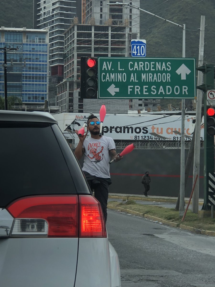 Mi psicólogo: Tranquilo, el Ricardo Pérez malabarista no existe, no puede hacerte daño. 
El <a href="/ricardomedijo/">Ricardo Pérez</a> malabarista: