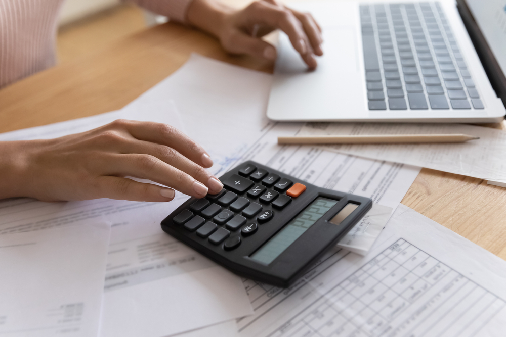 YourIconicIT's tweet photo. We get it. You want to get right down to the bottom line.

So how much do managed IT service plans cost? Download the Iconic IT Pricing Guide and find out! 

#IT #Price #Security #Plan #IconicIT #Business 

https://t.co/QIljoWGZ15 https://t.co/RoGi3sHwbm