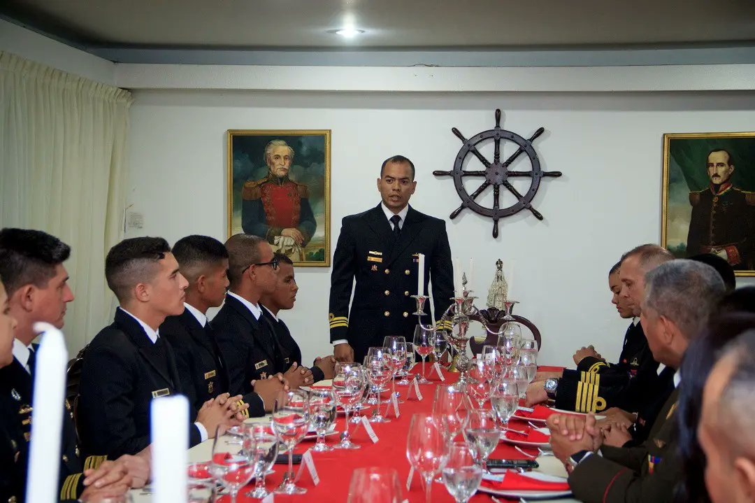 #18Ene⚓Se llevó a cabo la IV Cena Formal del personal de Guardiamarinas de la promoción CN. Juan Daniel Daniels, con la asistencia del MG. Javier Marcando Tábata Comandante de la <a href="/Redi_Capital2/">REDI CAPITAL</a> fortaleciendo la formación profesional de los futuros oficiales de la <a href="/ArmadaFANBVzla/">Armada_ve</a>