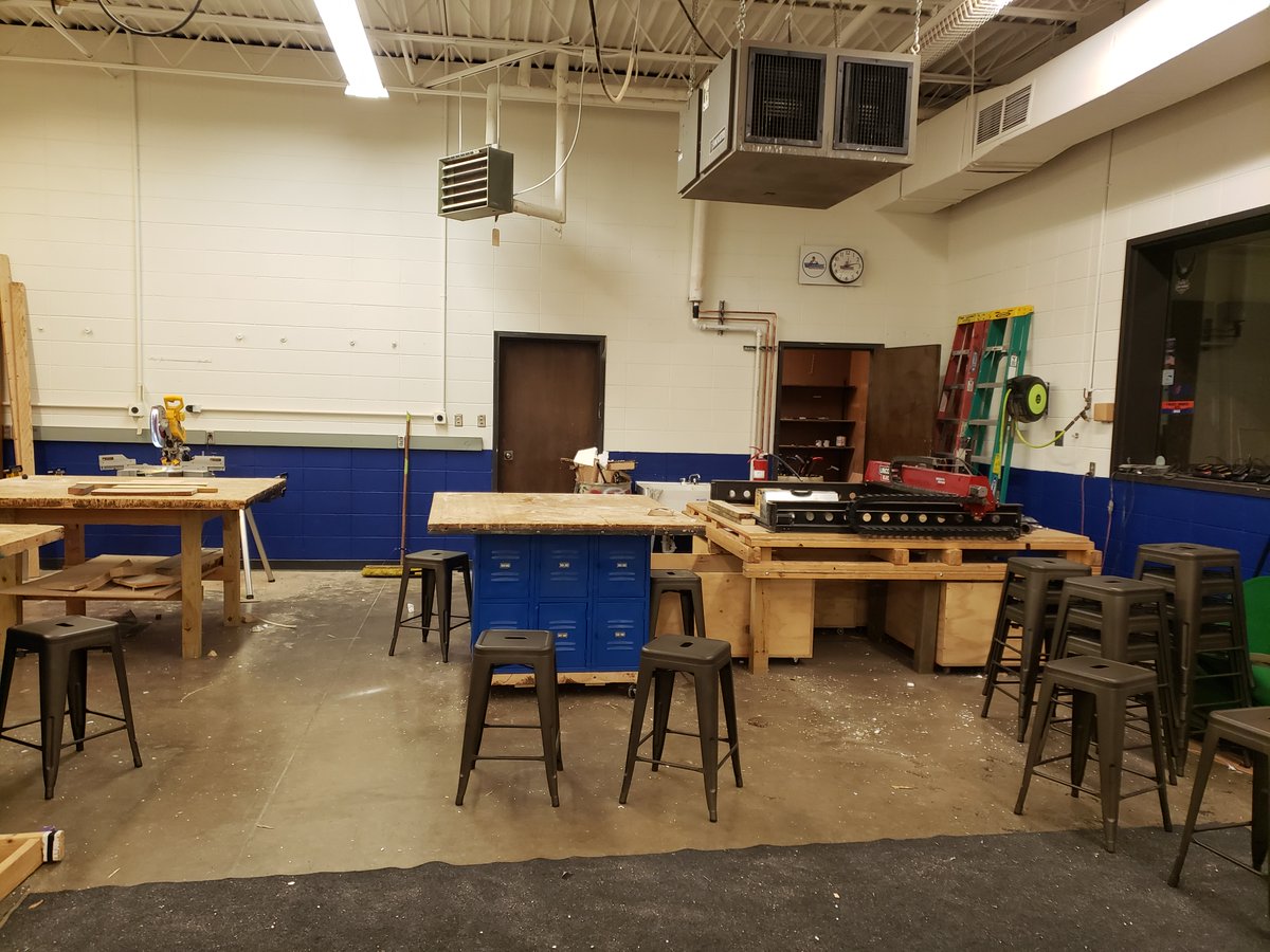 InterstatesCo's tweet image. We helped tackle this project with the Sioux Center Middle School to create a makerspace for students to imagine, create, build, and design. Read about this project in the #Interstatesblog. #LetsBuild bit.ly/3FnKG7X