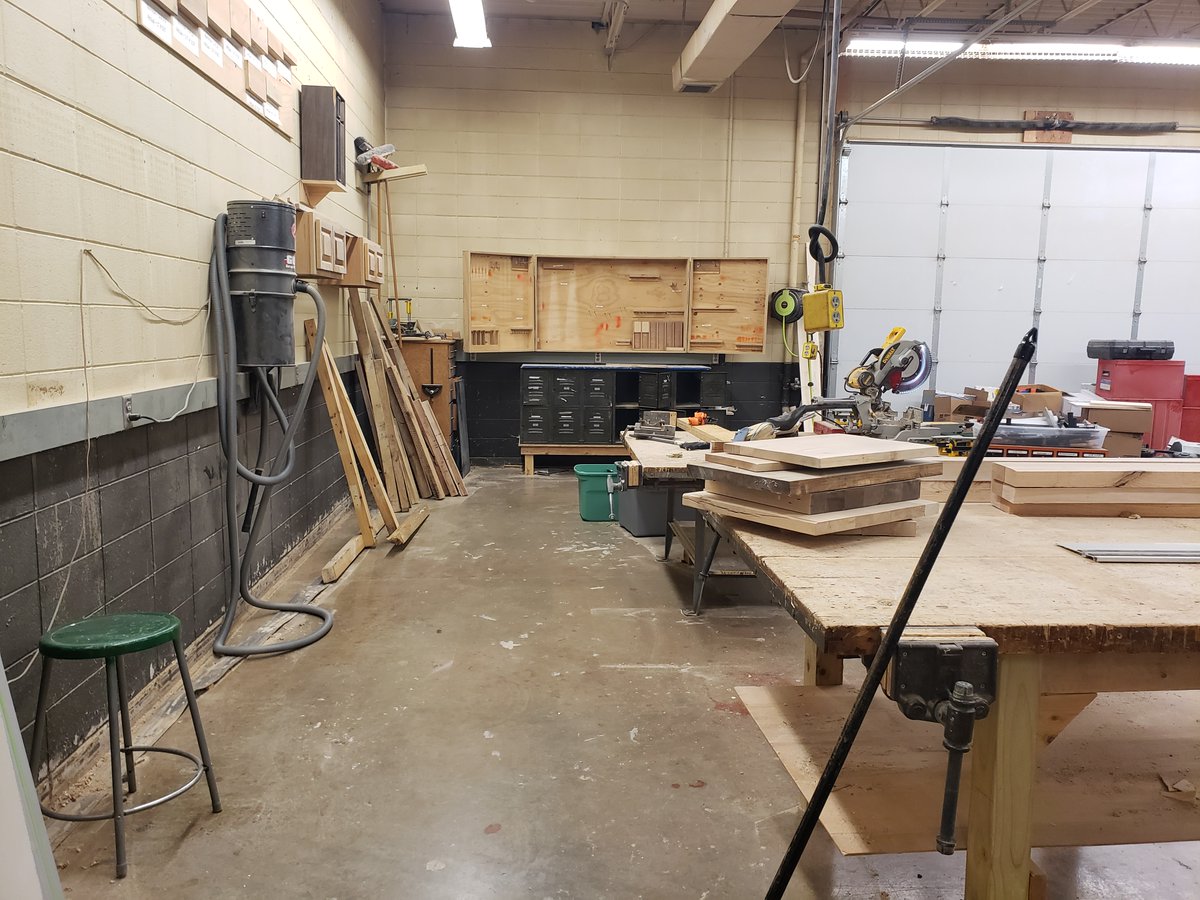 InterstatesCo's tweet image. We helped tackle this project with the Sioux Center Middle School to create a makerspace for students to imagine, create, build, and design. Read about this project in the #Interstatesblog. #LetsBuild bit.ly/3FnKG7X