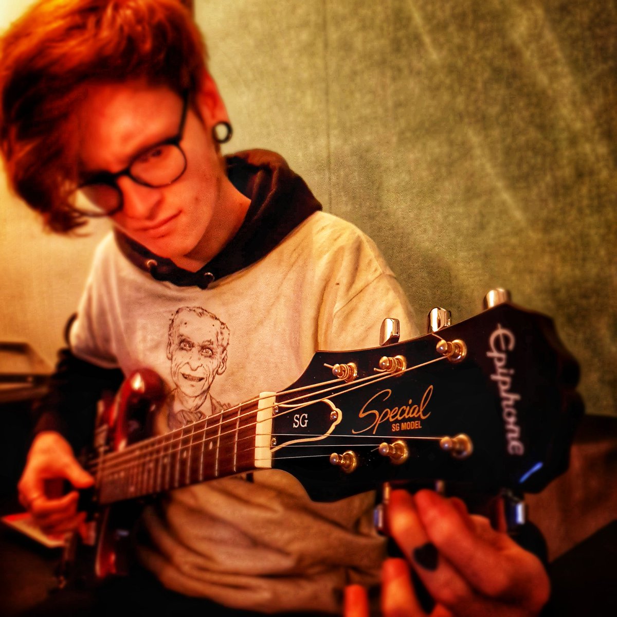 _ESC_UC's tweet photo. 5050Sounds recording their new album Attitude, and sounding absolutely fantastic π π π
#musicproduction #musicdegree #BAMusic #albumoftheyear #eastsussex https://t.co/zL5dm896Ds