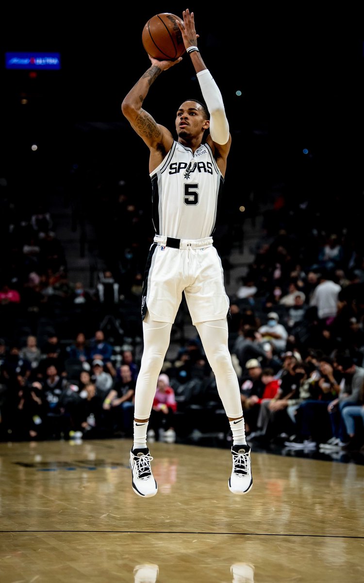 austin_spurs's tweet photo. RT to vote #AustinAlum @DejounteMurray for #NBAAllStar ⭐️ Today’s votes count double! https://t.co/hGVfGGGZwN