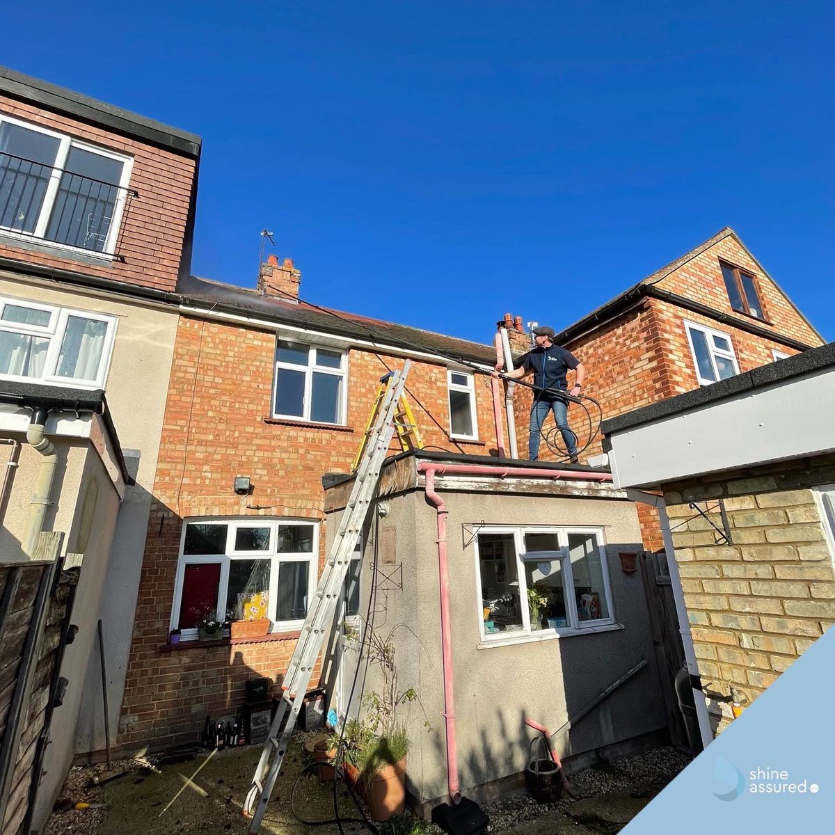 ShineAssured's tweet image. A few more pictures of the roof washing job we completed yesterday in Biggleswade but this time of the back of the property. 

For all roof washing enquires please contact us on freephone 0800 910 1853 or mobile 07789195335 or email info@shineassured.com