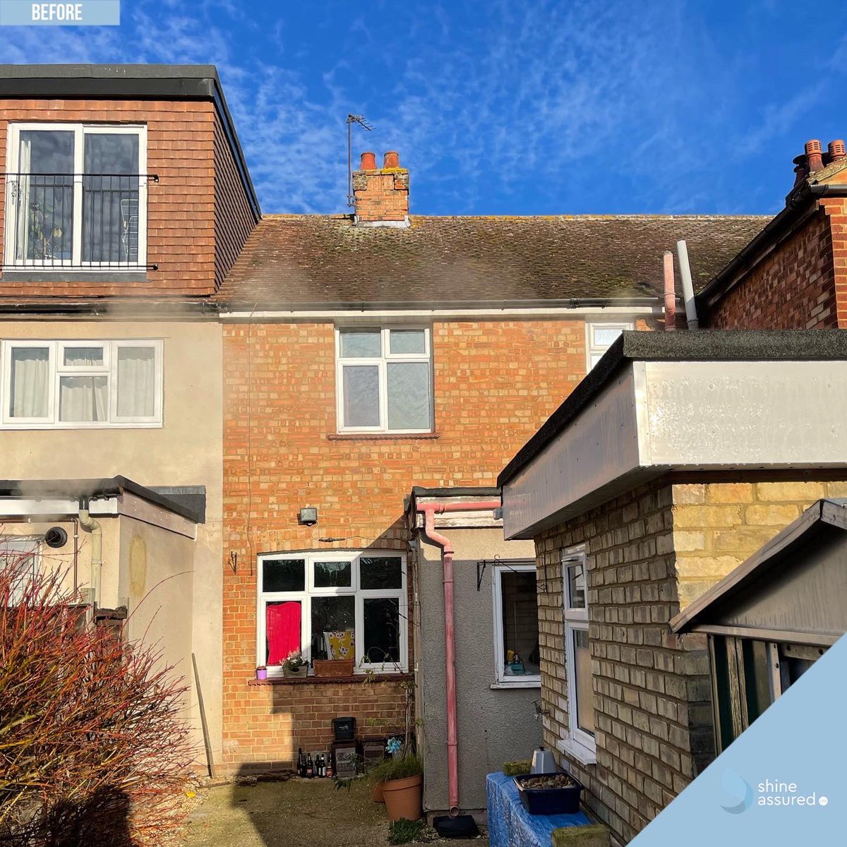 ShineAssured's tweet image. A few more pictures of the roof washing job we completed yesterday in Biggleswade but this time of the back of the property. 

For all roof washing enquires please contact us on freephone 0800 910 1853 or mobile 07789195335 or email info@shineassured.com