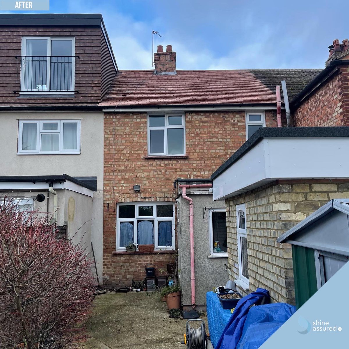 ShineAssured's tweet image. A few more pictures of the roof washing job we completed yesterday in Biggleswade but this time of the back of the property. 

For all roof washing enquires please contact us on freephone 0800 910 1853 or mobile 07789195335 or email info@shineassured.com