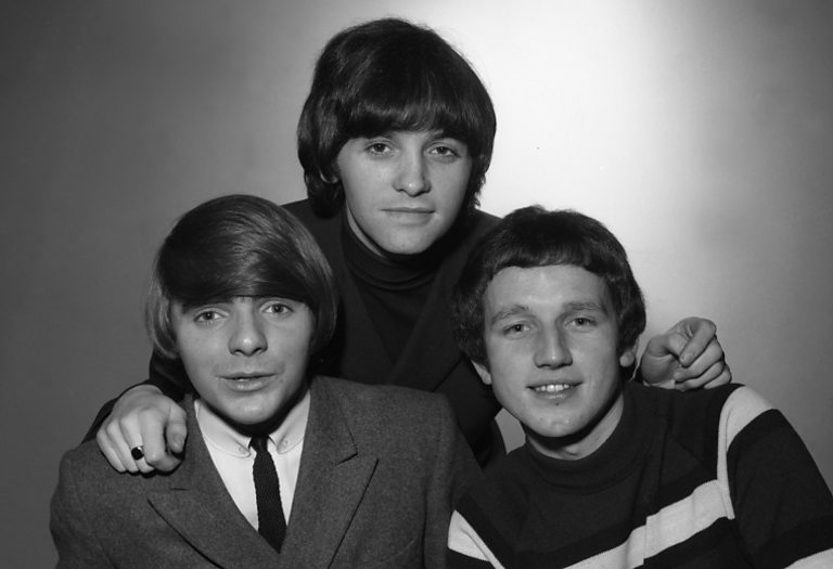 Happy 77th birthday to Eric Stewart of the Mindbenders. 