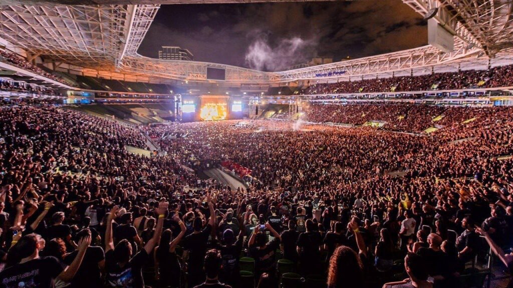STYLESARCHlVE's tweet photo. just imagine how CRAZY kiwi will be in stadiums like these https://t.co/e4YS3oNdub