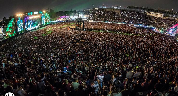 STYLESARCHlVE's tweet photo. just imagine how CRAZY kiwi will be in stadiums like these https://t.co/e4YS3oNdub