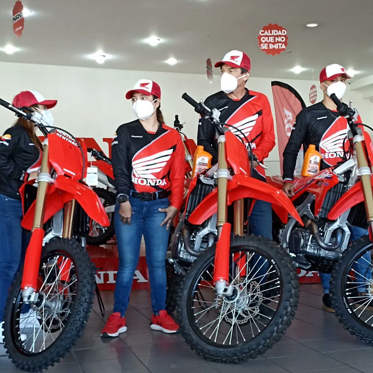 MotocrossSport's tweet photo. Hoy estuvimos en la presentación del equipo Honda Repsol Pasión MX en la Uruca, este equipo viene muy fuerte para este año tanto en 450 como en 250 para Campeonato Nacional de Motocross de Costa Rica
#Repsol
#honda 
#costarica https://t.co/QRZK8URTxz