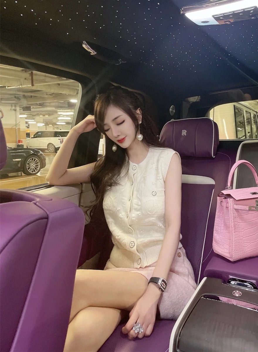 #cryptocurrency #Cryptos #cryptocurrencies
The world is not in the hands of those who mock, but in the hands of those who can withstand ridicule and criticism, endure, and keep moving forward.