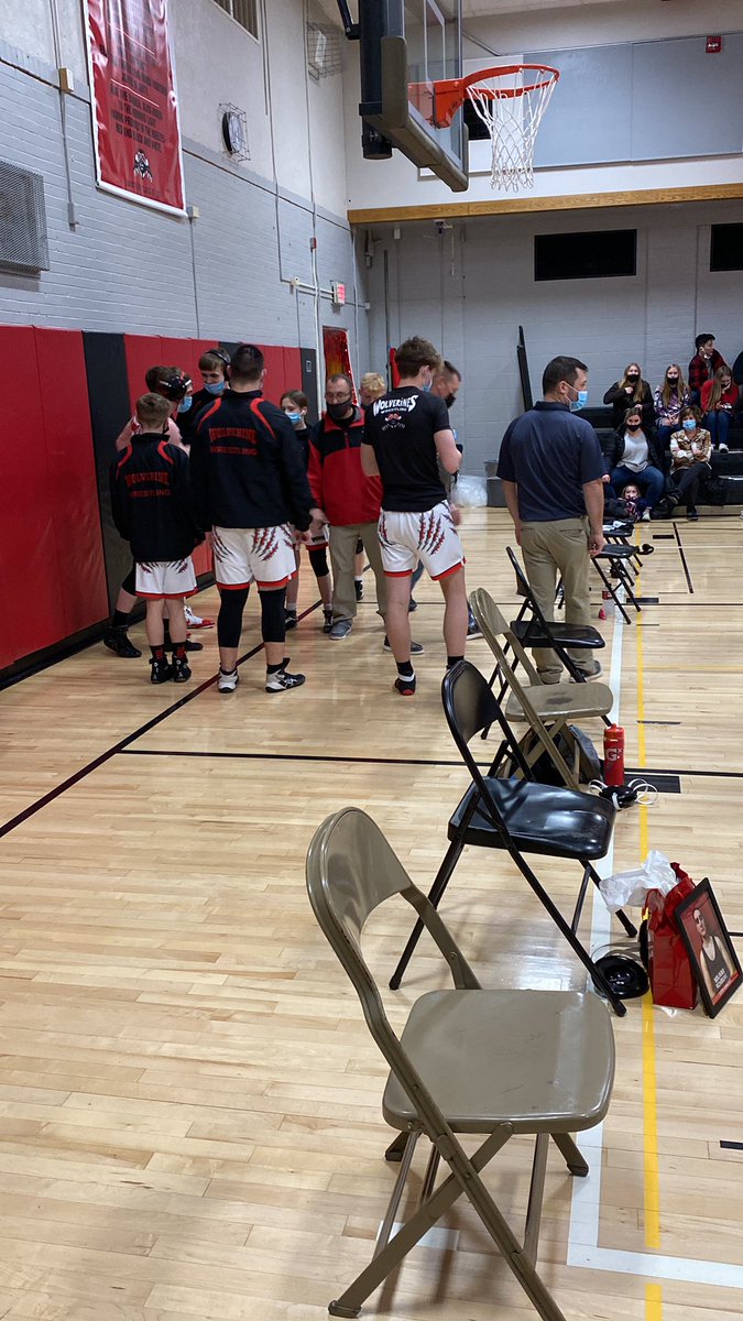 BrWolverines's tweet photo. Big night at BR. Wrestlers with a 54-0 win over Arkport-Canaseraga on senior night. Girls varsity with a win 39-16 over Hinsdale. #we r BR https://t.co/CwMmyPPRqI