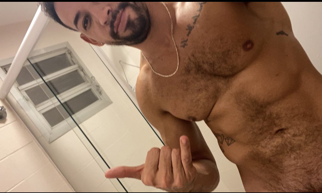 PatrickNeskin's tweet photo. Indo tomar aquele banho https://t.co/NRUufhruj2